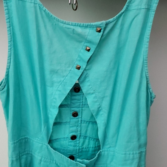 Adorable Tulle dress with distressed look buttons - Picture 5 of 6